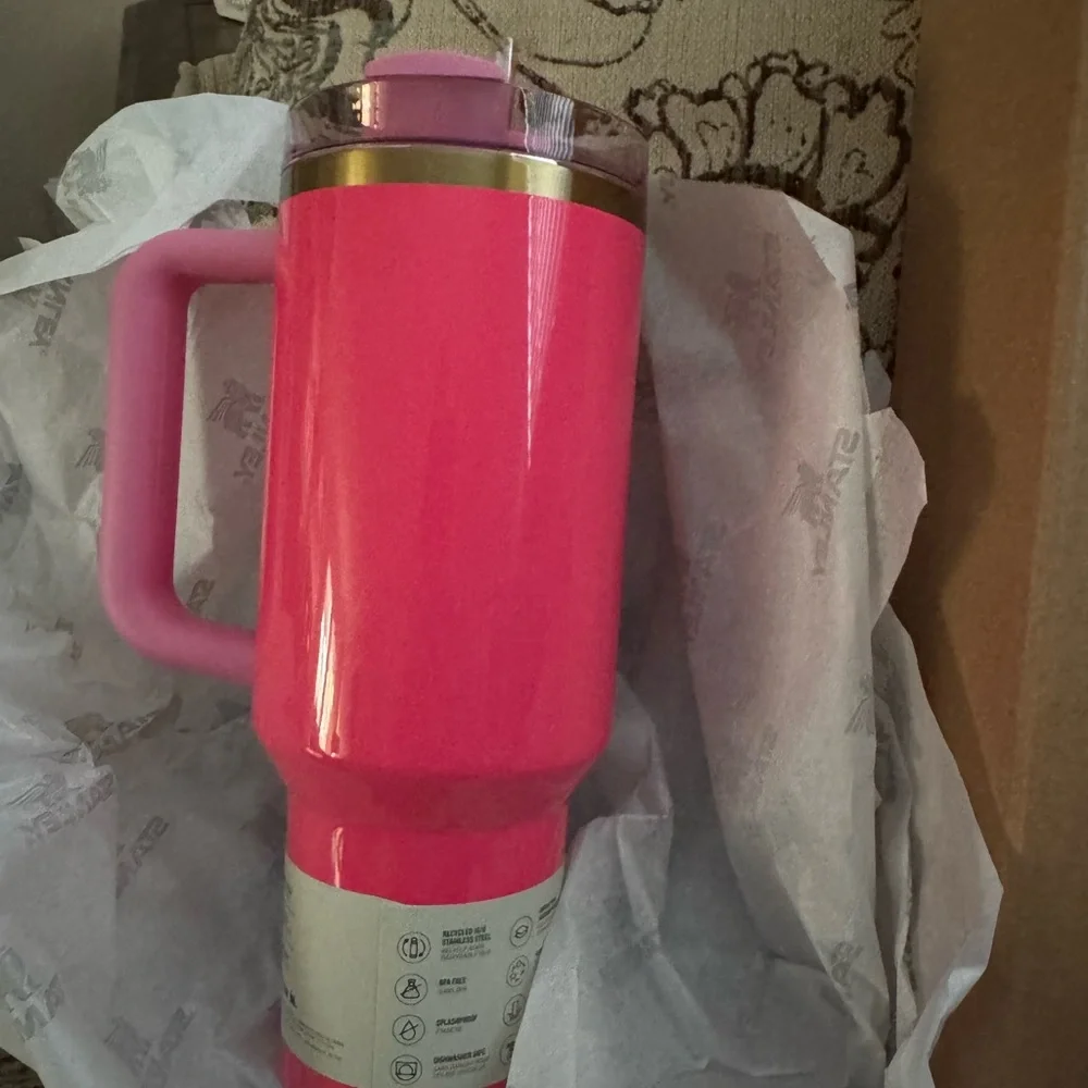 Pink Parade, Limited Edition Stanley - Picture 3 of 4